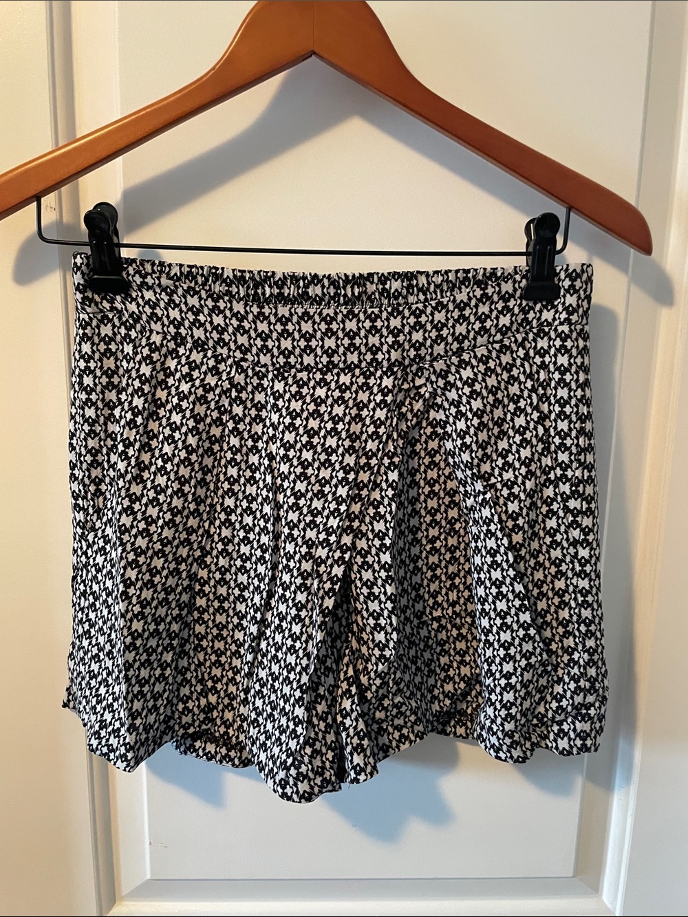 BCBG Black and White Printed Bermuda Shorts XS